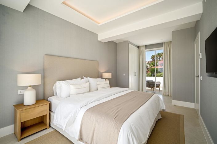 Image No.27-4 Bed Property for sale