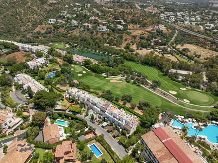 Image No.4-4 Bed Property for sale