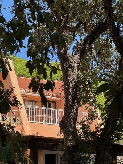 Image No.10-2 Bed Property for sale