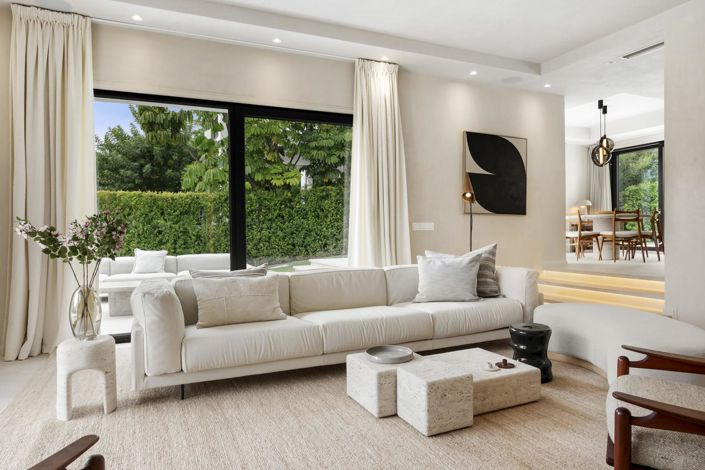 Image No.12-4 Bed Property for sale