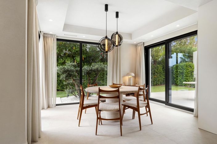 Image No.18-4 Bed Property for sale