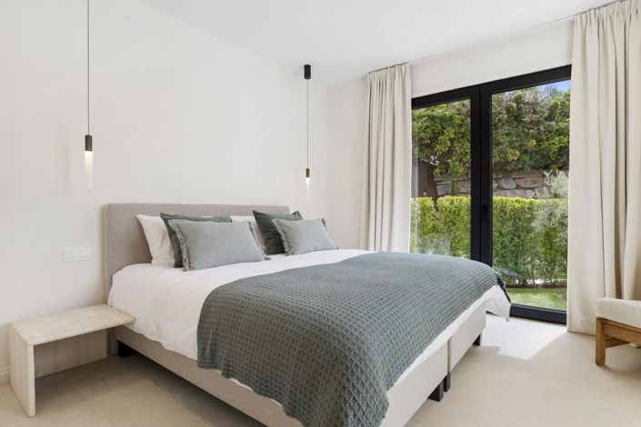 Image No.26-4 Bed Property for sale