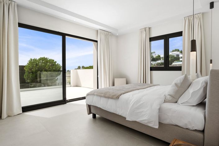 Image No.27-4 Bed Property for sale