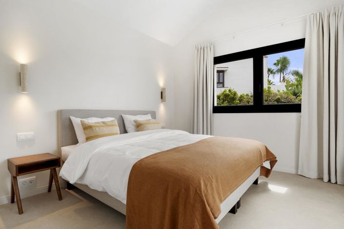 Image No.28-4 Bed Property for sale