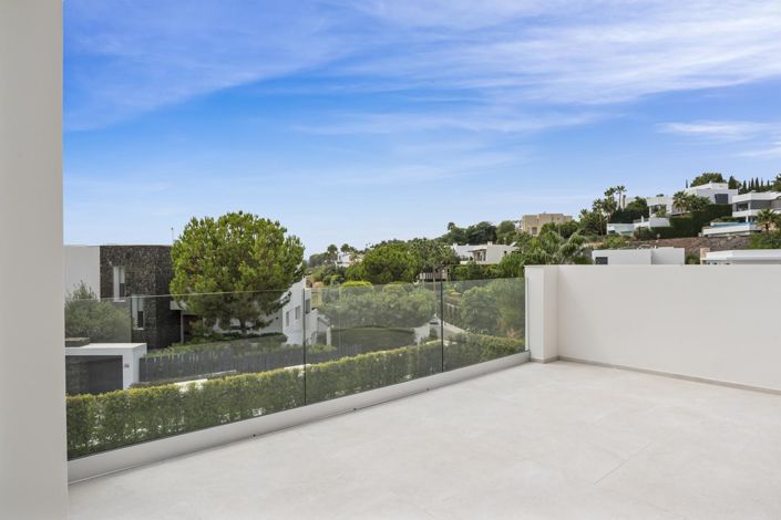 Image No.30-4 Bed Property for sale