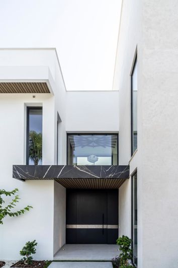 Image No.11-6 Bed Property for sale