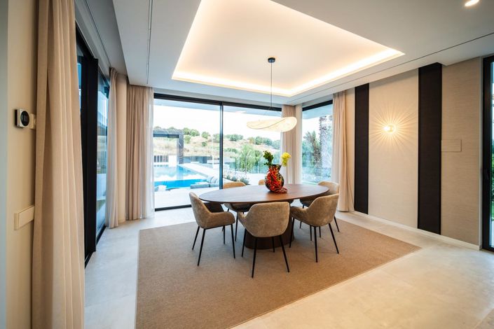 Image No.18-6 Bed Property for sale