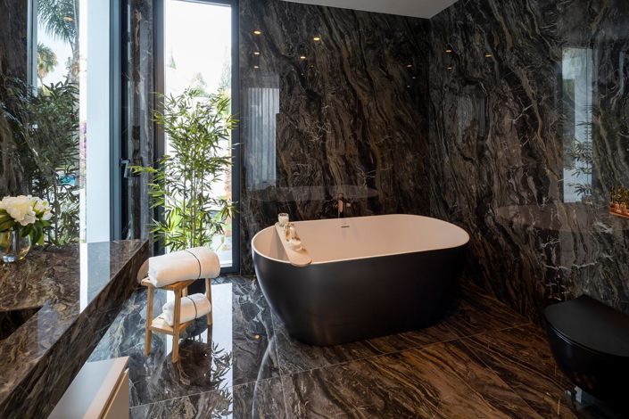 Image No.23-6 Bed Property for sale