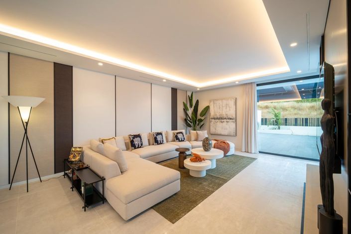 Image No.38-6 Bed Property for sale