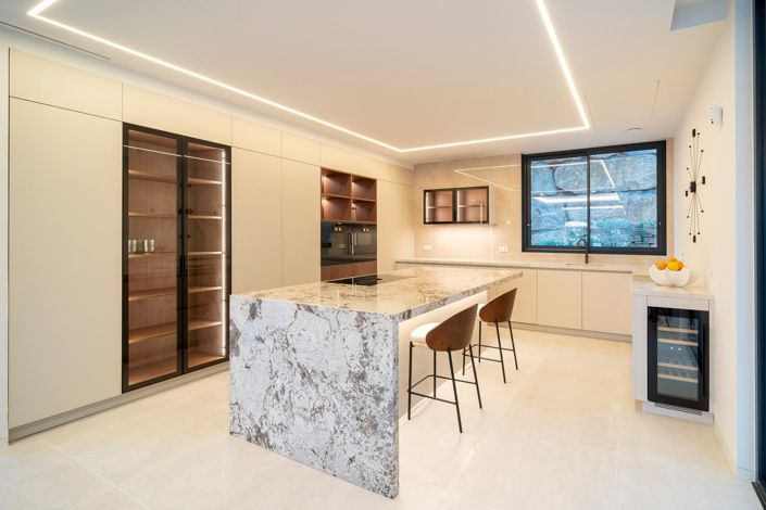 Image No.49-6 Bed Property for sale