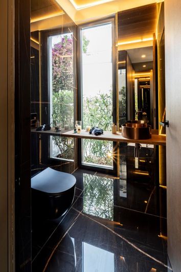 Image No.57-6 Bed Property for sale