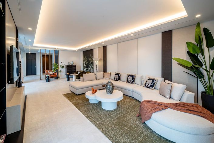 Image No.60-6 Bed Property for sale