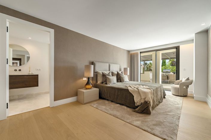 Image No.11-5 Bed Property for sale