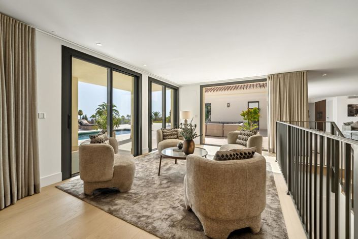 Image No.14-5 Bed Property for sale