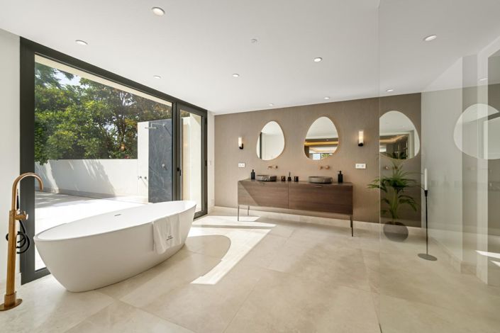 Image No.7-5 Bed Property for sale