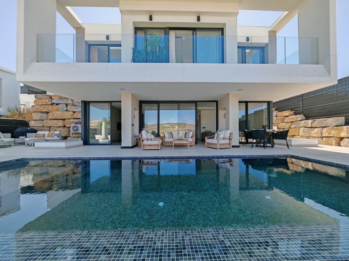 Image No.1-5 Bed Property for sale