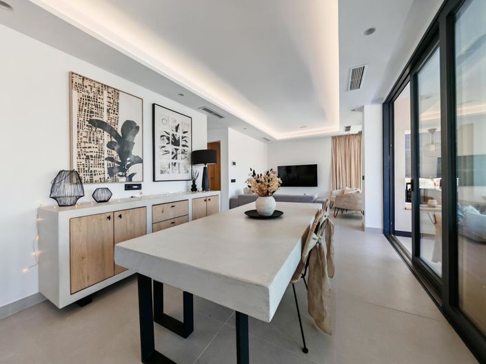 Image No.10-5 Bed Property for sale