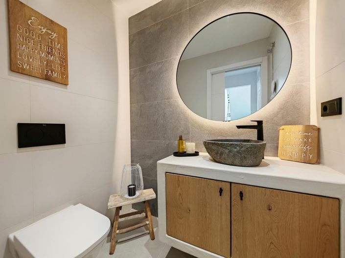 Image No.20-5 Bed Property for sale