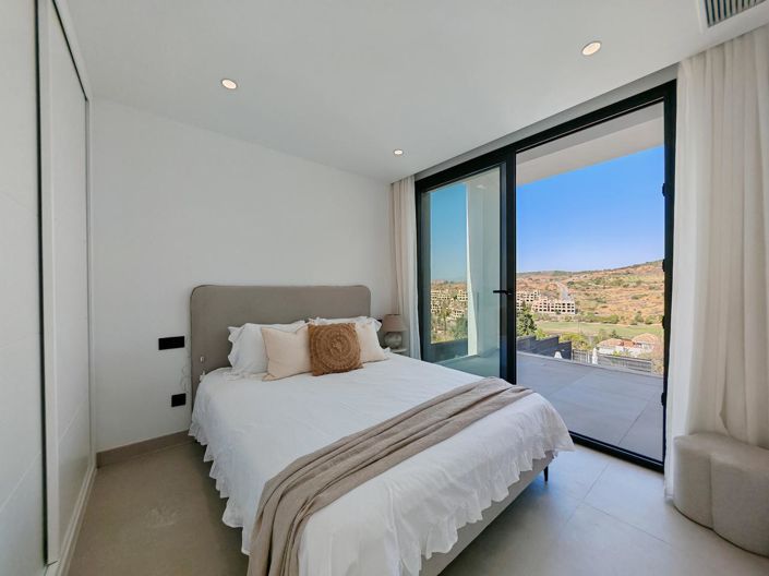 Image No.26-5 Bed Property for sale