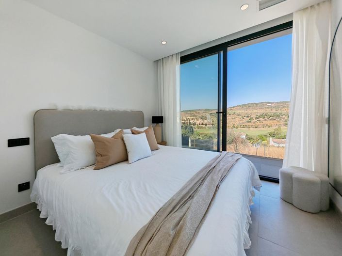 Image No.29-5 Bed Property for sale