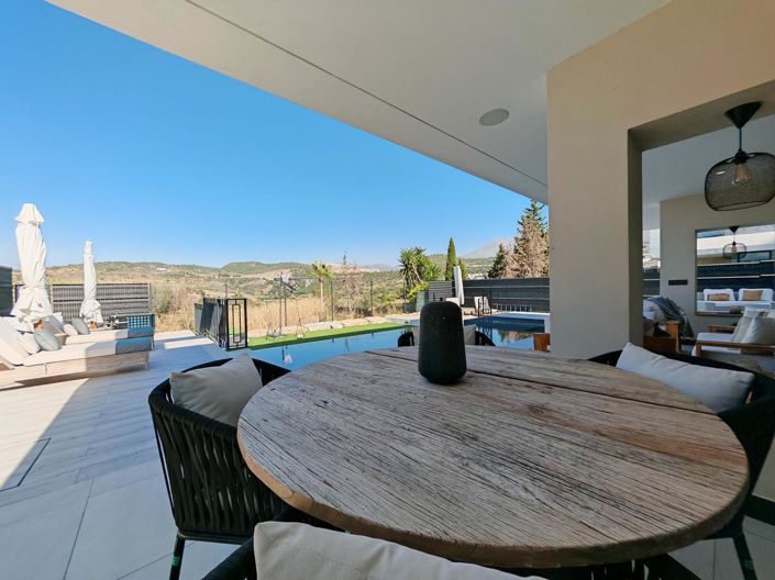 Image No.5-5 Bed Property for sale