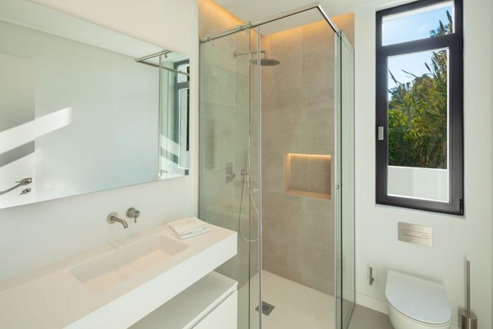 Image No.12-5 Bed Property for sale