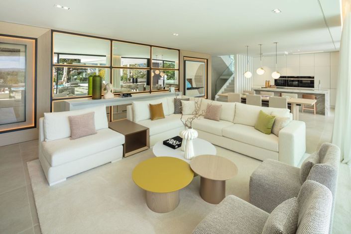 Image No.17-5 Bed Property for sale