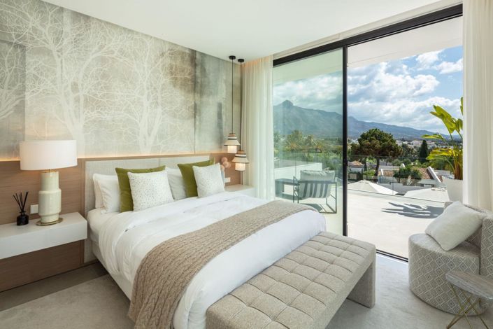 Image No.19-5 Bed Property for sale