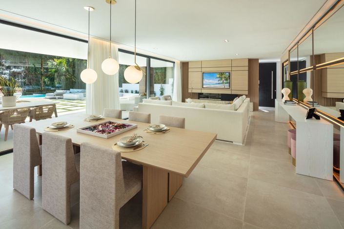 Image No.2-5 Bed Property for sale