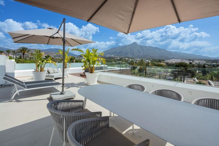 Image No.30-5 Bed Property for sale