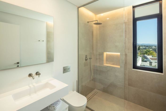 Image No.4-5 Bed Property for sale