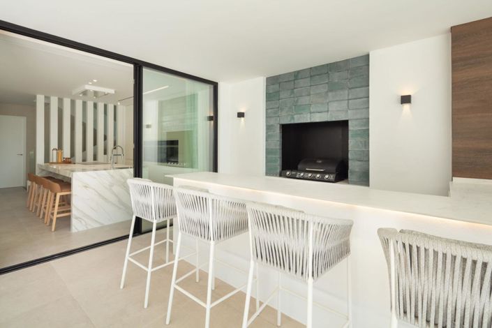 Image No.8-5 Bed Property for sale