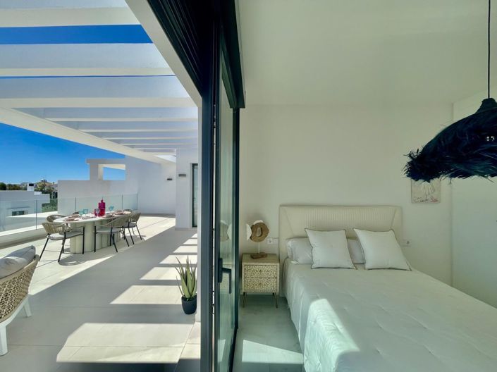 Image No.13-3 Bed Property for sale