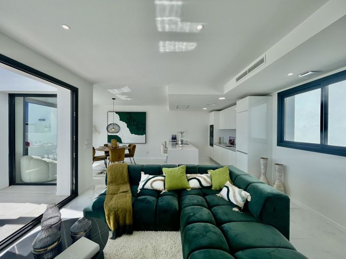 Image No.3-3 Bed Property for sale