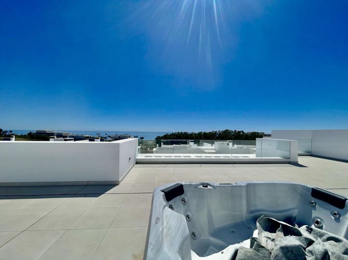 Image No.30-3 Bed Property for sale