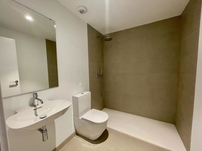 Image No.11-3 Bed Property for sale