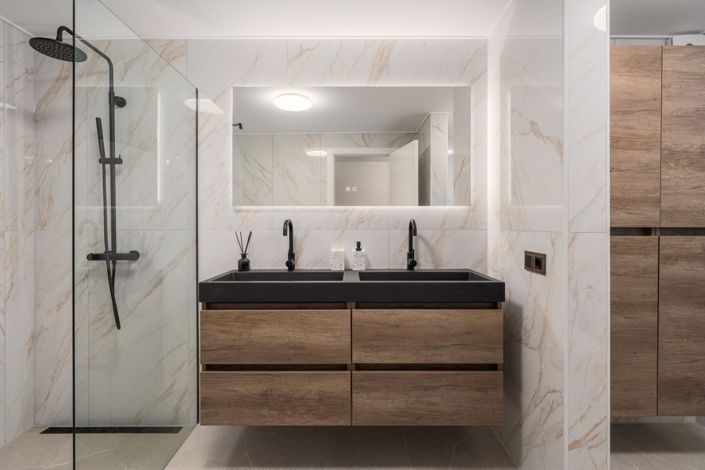 Image No.18-6 Bed Property for sale