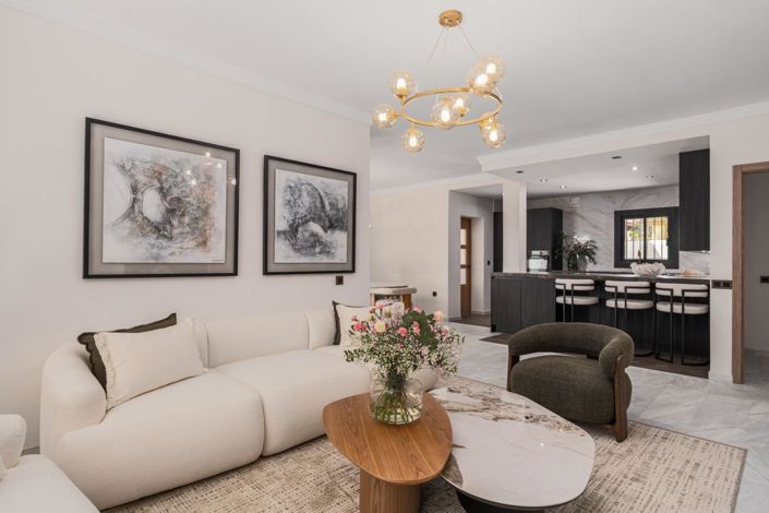 Image No.6-6 Bed Property for sale