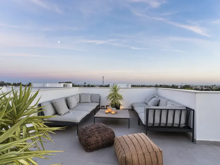 Image No.17-5 Bed Property for sale