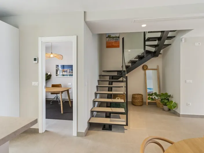 Image No.4-5 Bed Property for sale