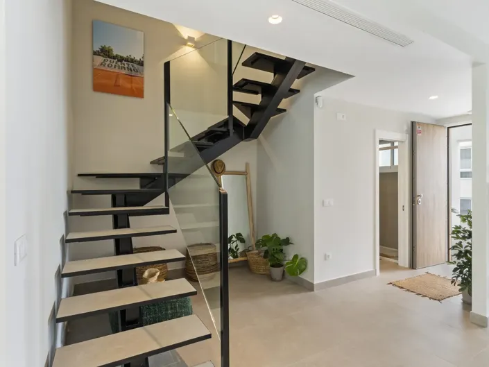 Image No.5-5 Bed Property for sale