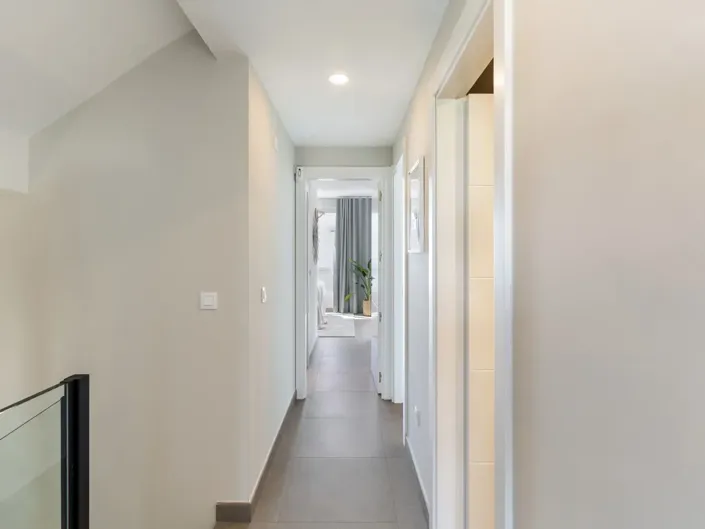 Image No.6-5 Bed Property for sale