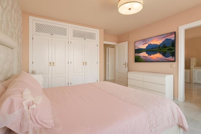 Image No.13-4 Bed Property for sale