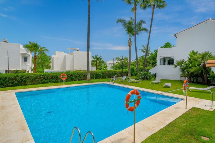 Image No.4-4 Bed Property for sale