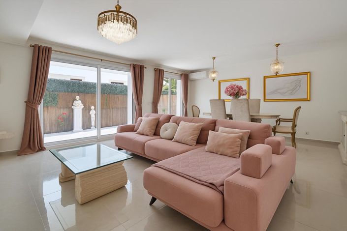 Image No.7-4 Bed Property for sale