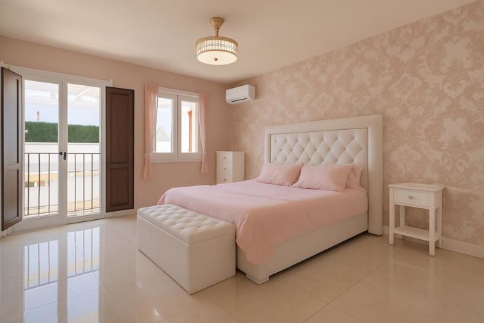 Image No.9-4 Bed Property for sale