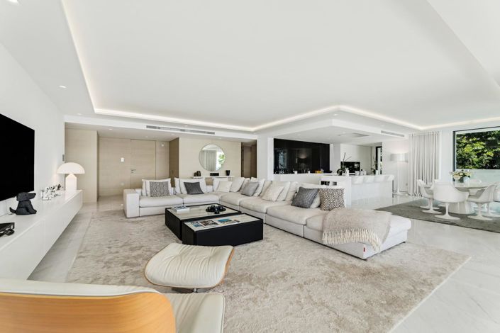 Image No.11-4 Bed Property for sale