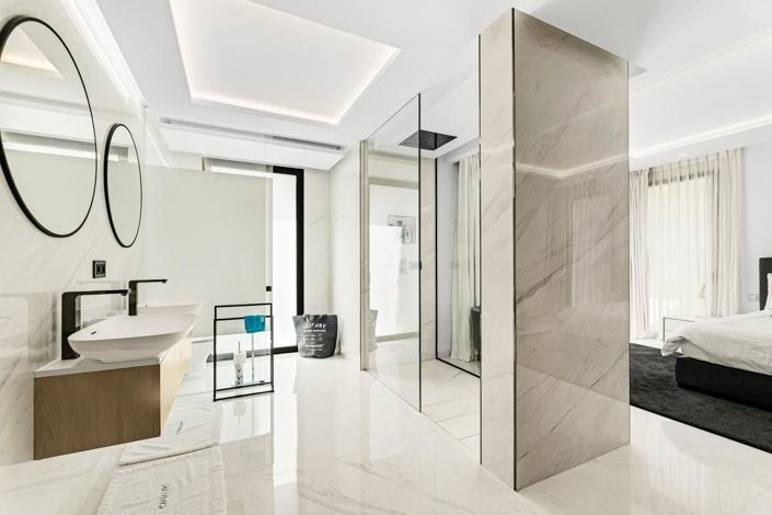 Image No.17-4 Bed Property for sale