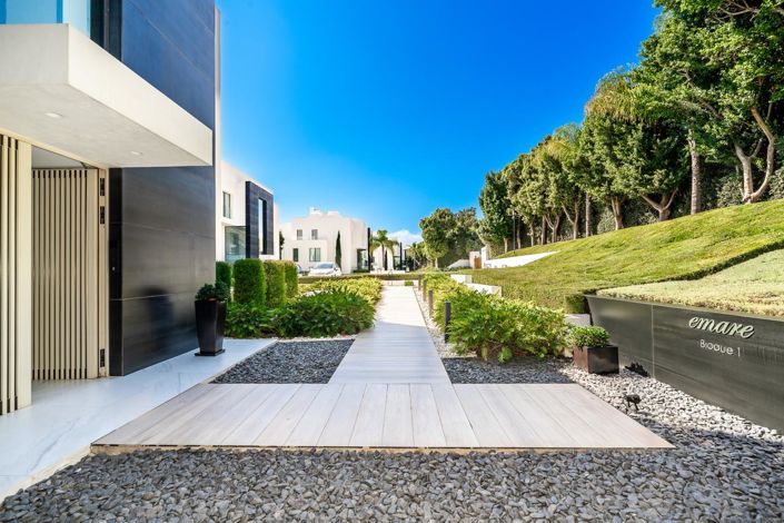 Image No.6-4 Bed Property for sale