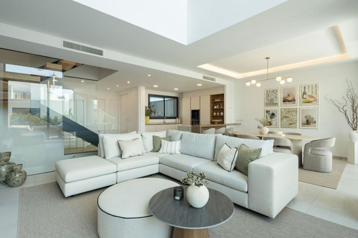 Image No.2-4 Bed Property for sale